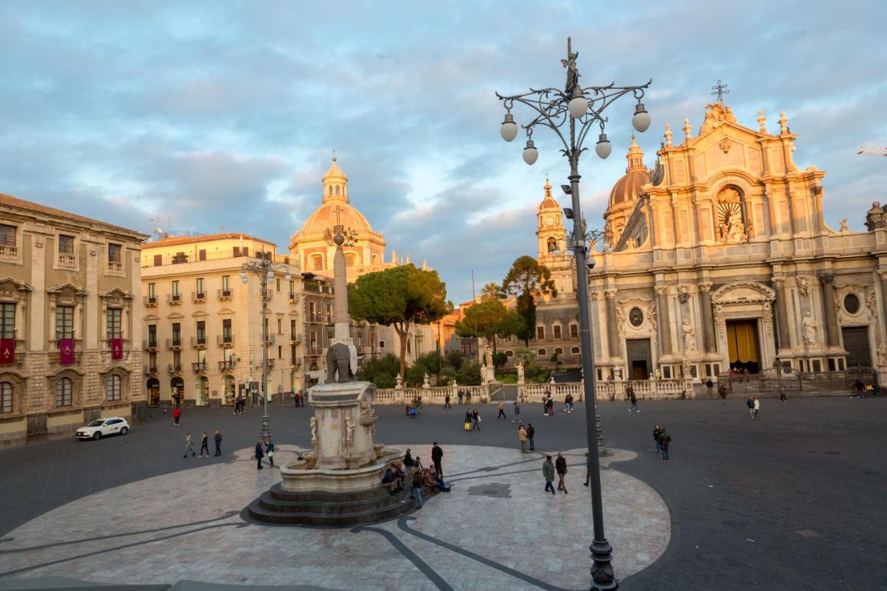 Le Suites Del Duomo House Катания Экстерьер фото